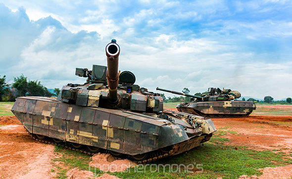 Фото: Украинский танк стал моделью для красивой фотосессии в тропиках