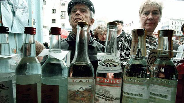 Яценюк наказал любителей российской водки