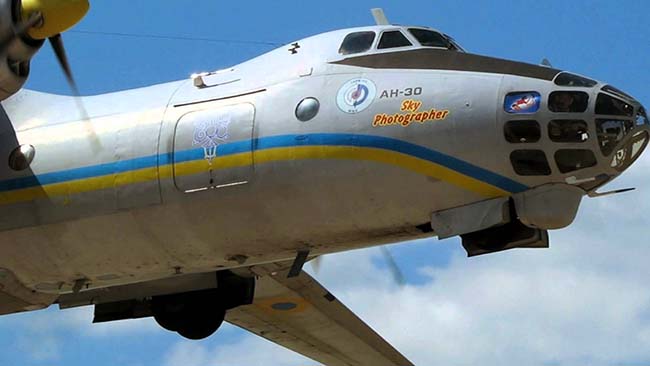 Украинский самолет-разведчик Ан-30Б совершит сегодня полет над Россией