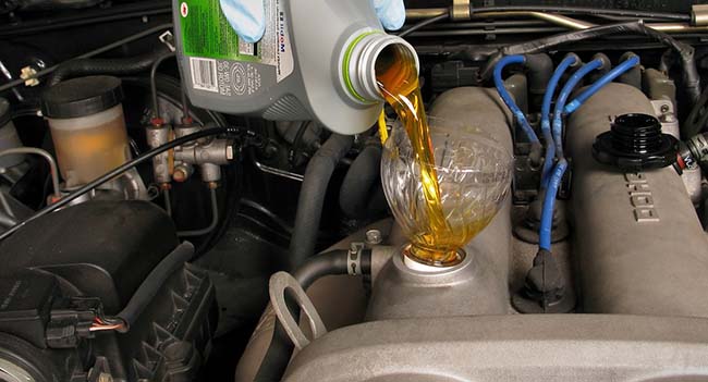 Для чего нужна регулярная замена масла в автомобиле?