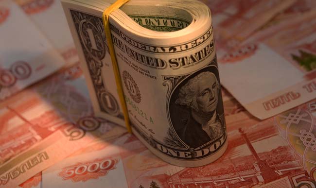 Как выгодно поменять доллары на рубли?