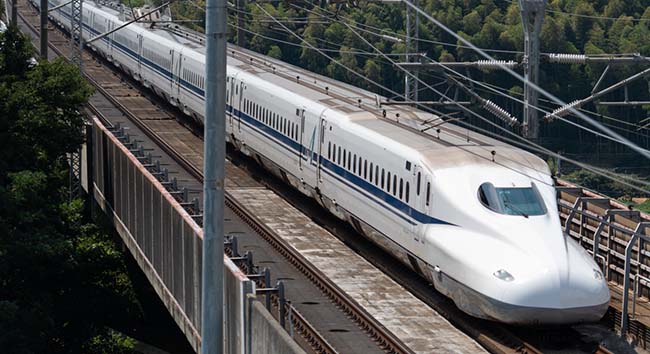 Україна зацікавлена в технологіях швидкісних поїздів Сінкансен з Японії
