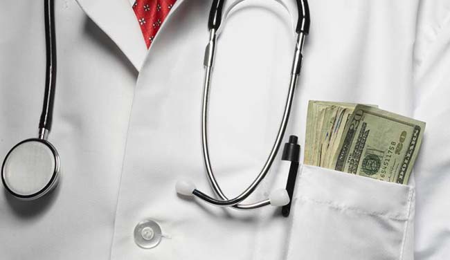 Врач требовал у безрукого ветерана АТО 1300 долларов за инвалидность Врач требовал у безрукого ветерана АТО 1300 долларов за инвалидность