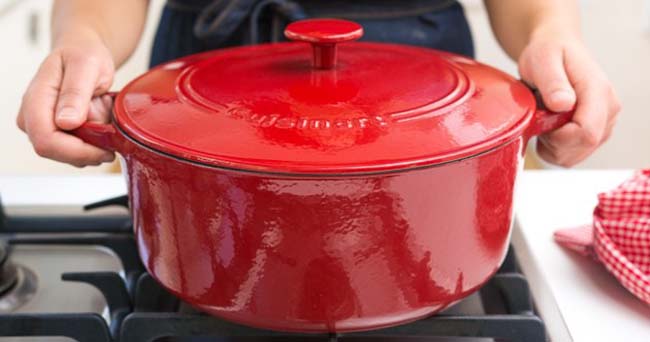 Вкусно, практично и красиво: преимущества чугунной кастрюли Вкусно, практично и красиво: преимущества чугунной кастрюли