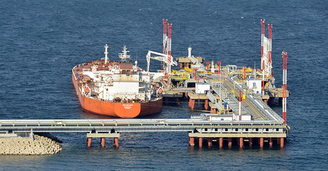 Китай вдвое сократил импорт российской нефти Китай вдвое сократил импорт российской нефти