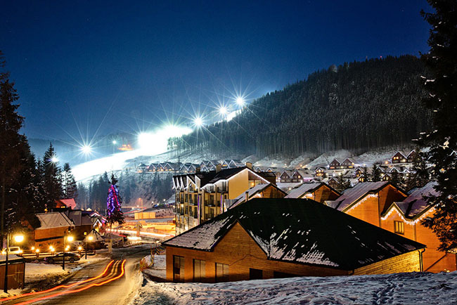 В «Прикарпатьеоблэнерго» объяснили, почему на Буковеле не отключают свет В «Прикарпатьеоблэнерго» объяснили, почему на Буковеле не отключают свет