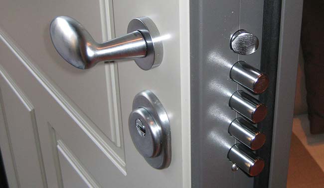 Дверні замки механічні та електронні: переваги та сфери застосування Дверні замки механічні та електронні: переваги та сфери застосування