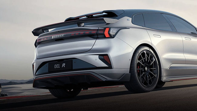 ������������� ZEEKR 001 FR 2024: ���������, �������� � ����� ������� ��������